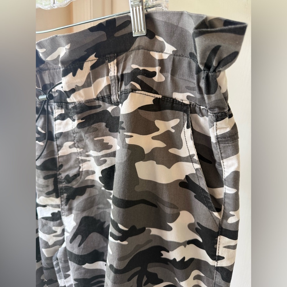 VIP Black & White Camouflage Joggers 22 - Picture 10 of 10